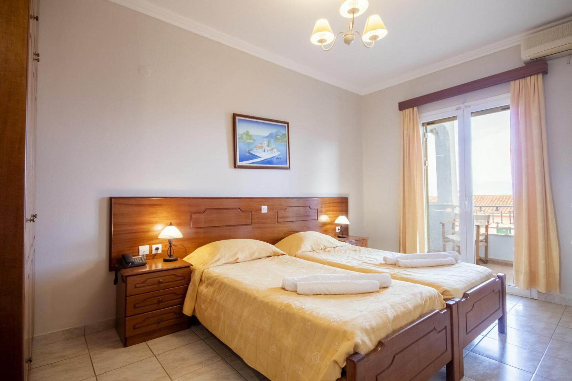 Robolla Beach Aparthotel Roda  Chambre photo
