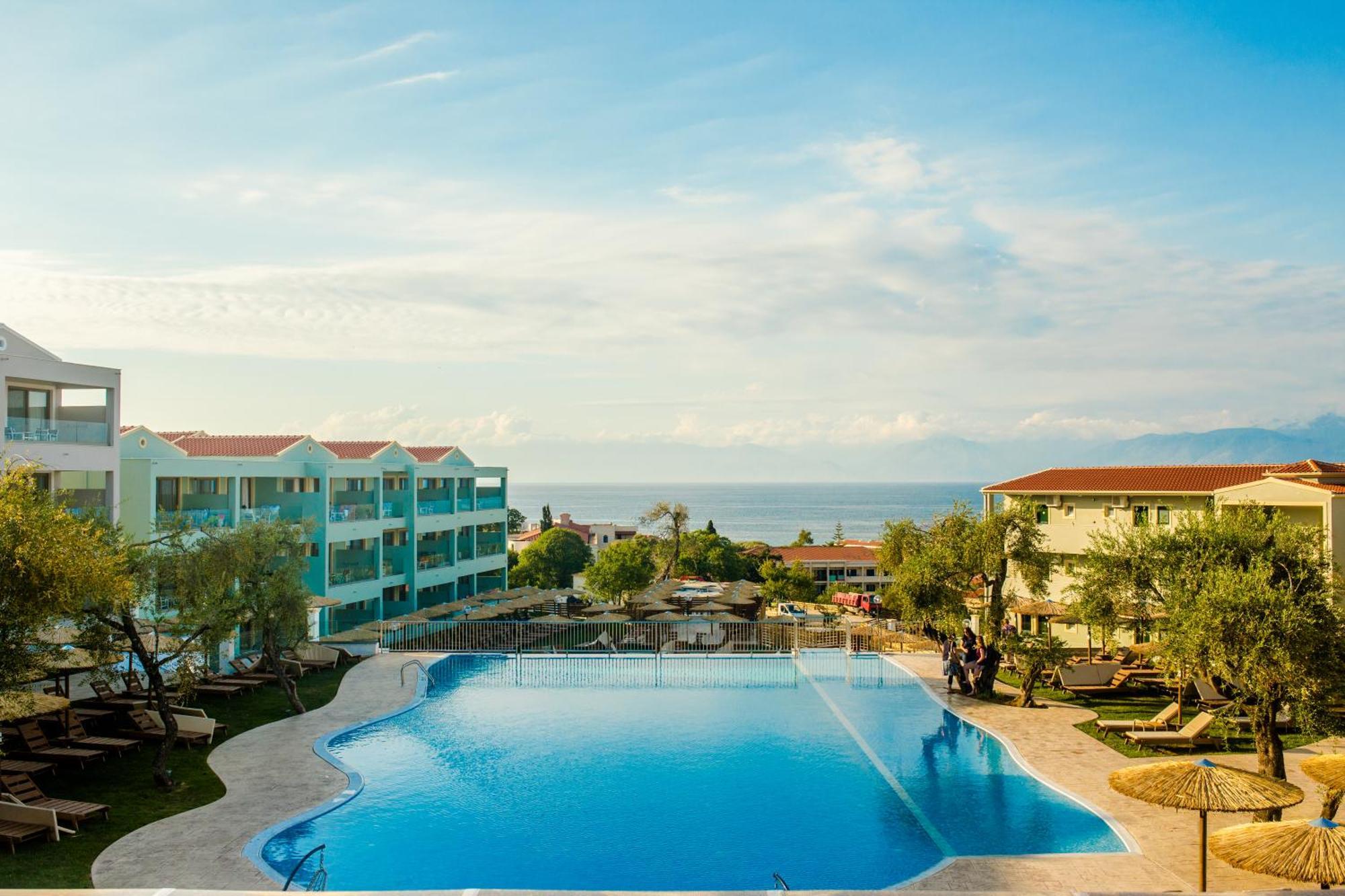 Robolla Beach Aparthotel Roda  Extérieur photo