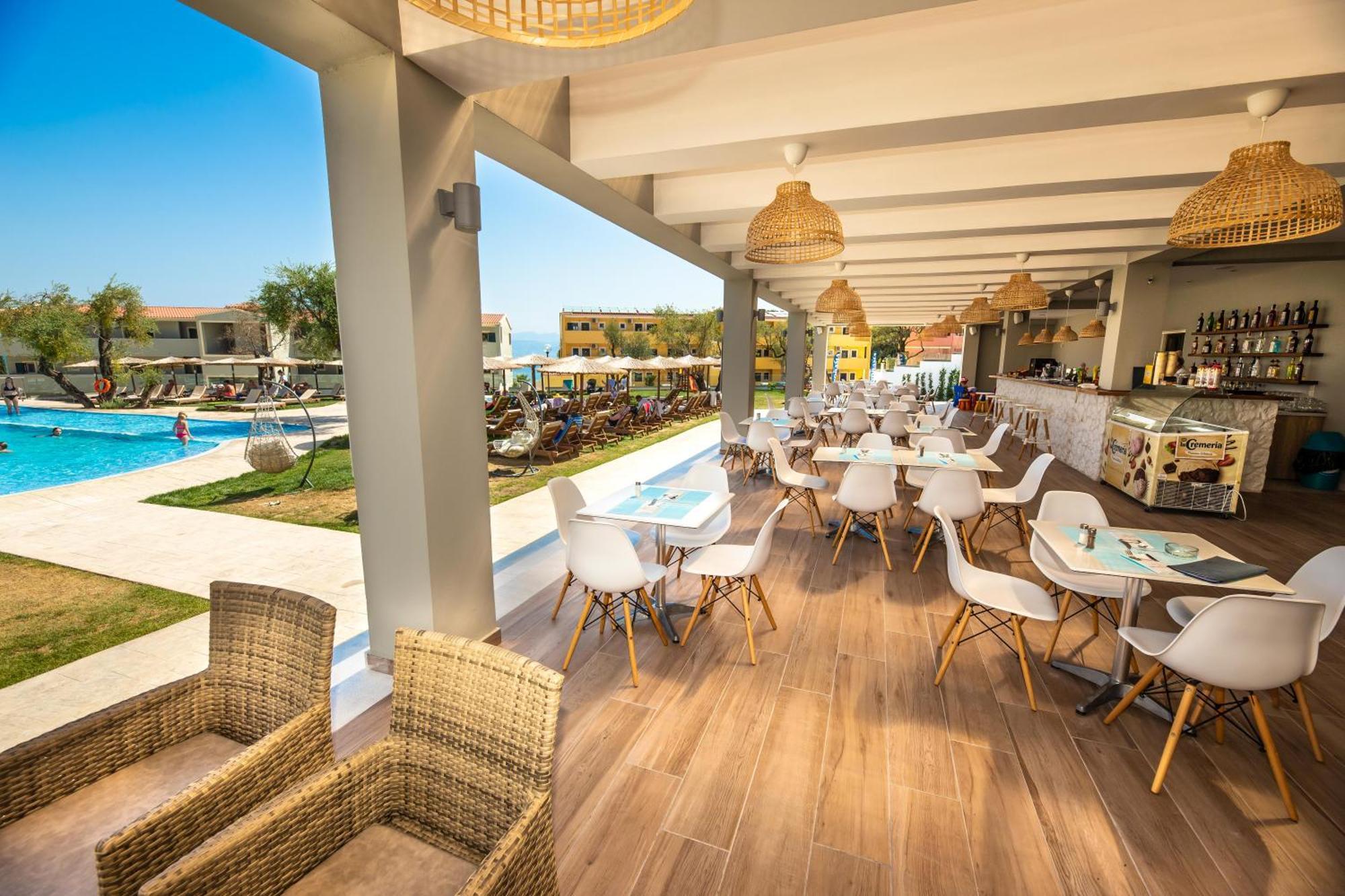 Robolla Beach Aparthotel Roda  Extérieur photo