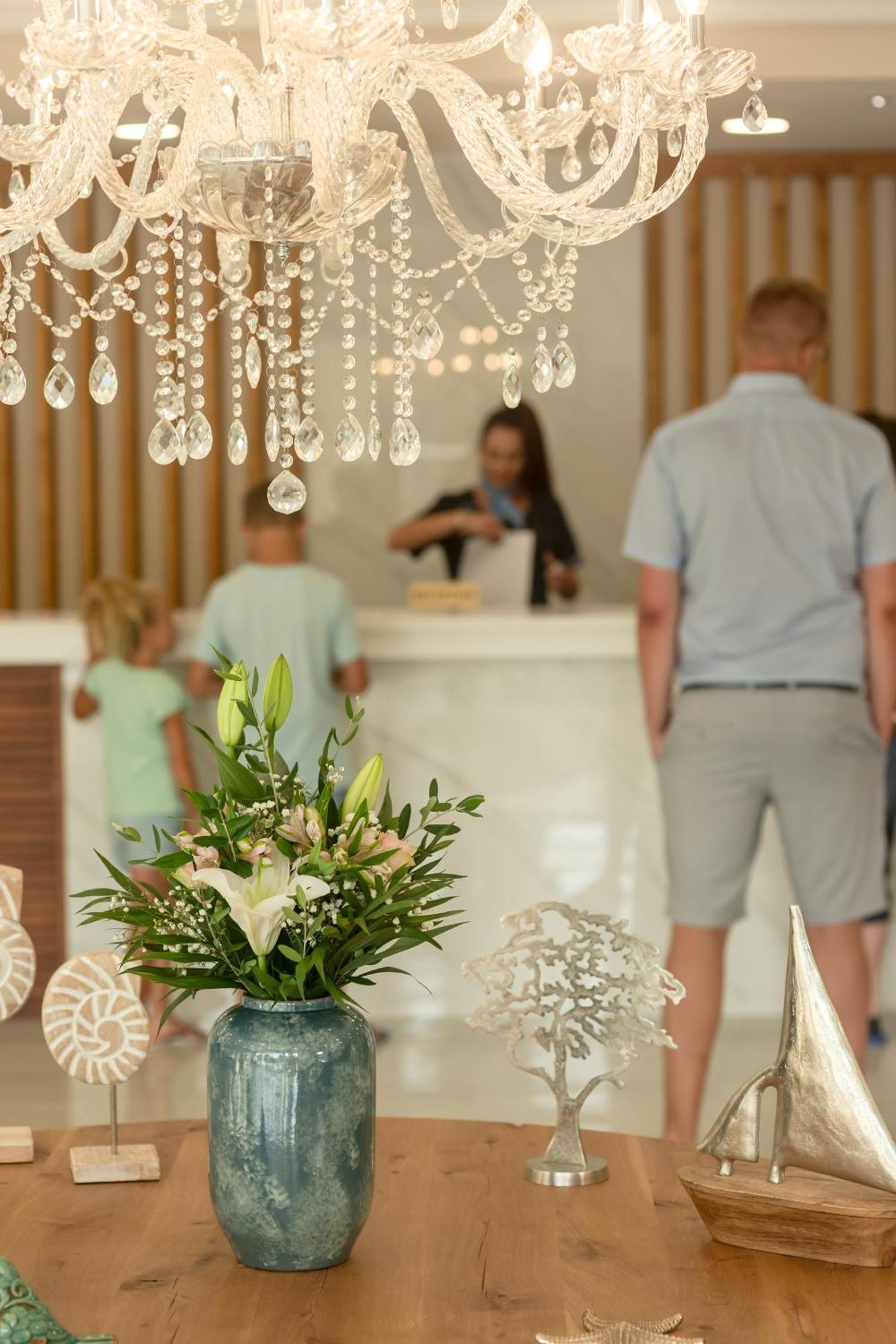 Robolla Beach Aparthotel Roda  Extérieur photo