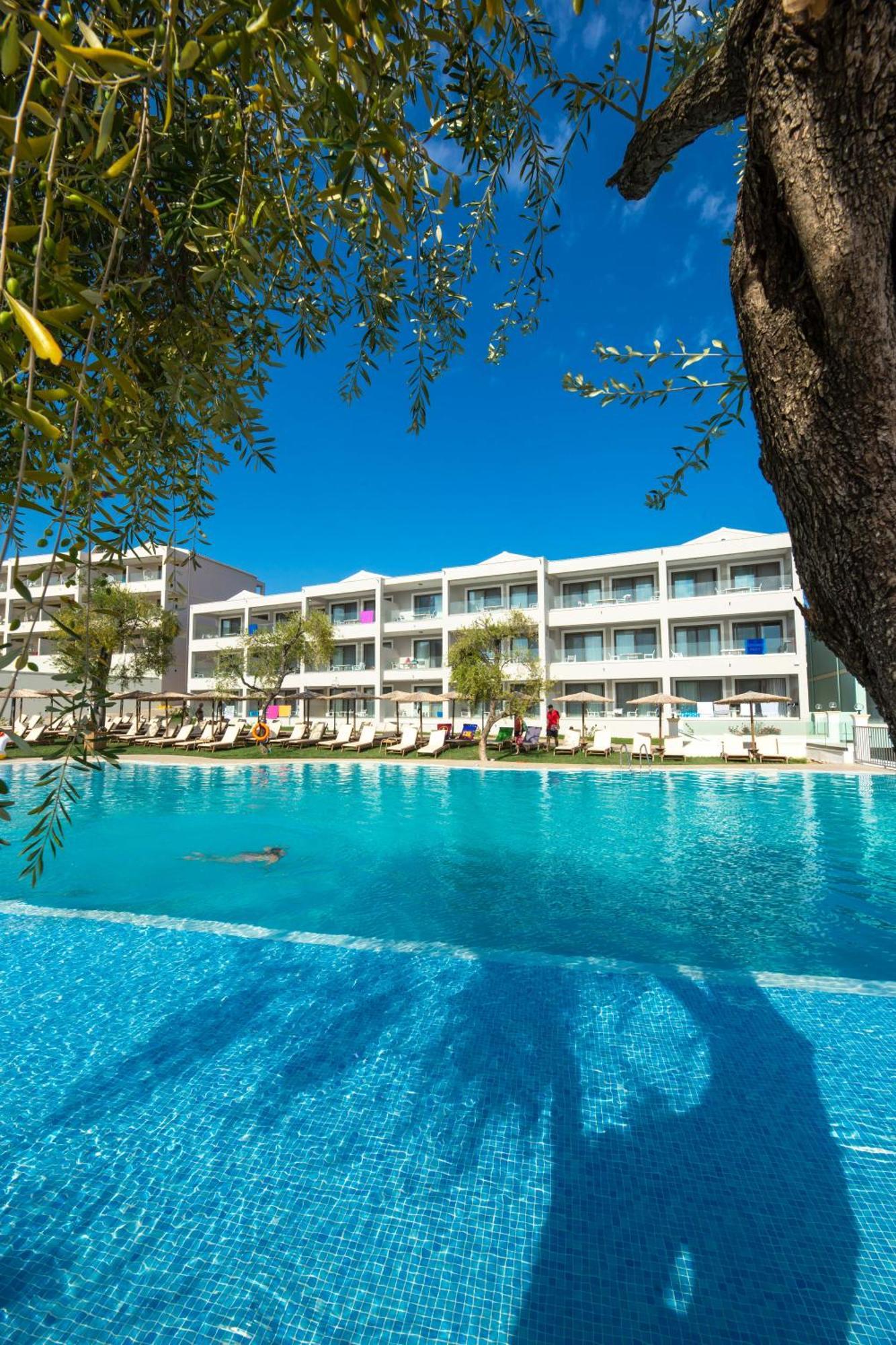Robolla Beach Aparthotel Roda  Extérieur photo